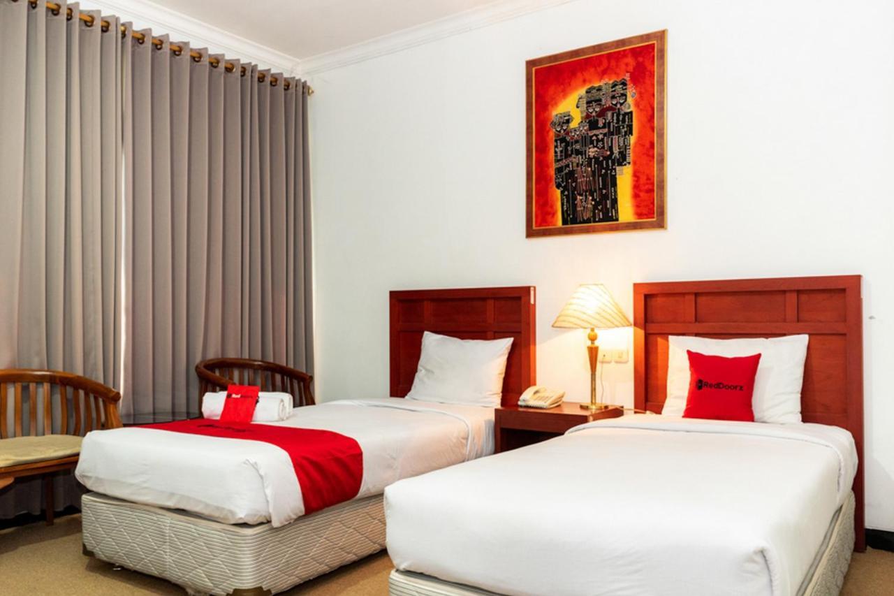 Reddoorz Plus Syariah Near Java Supermall Semarang 2 Ngoại thất bức ảnh
