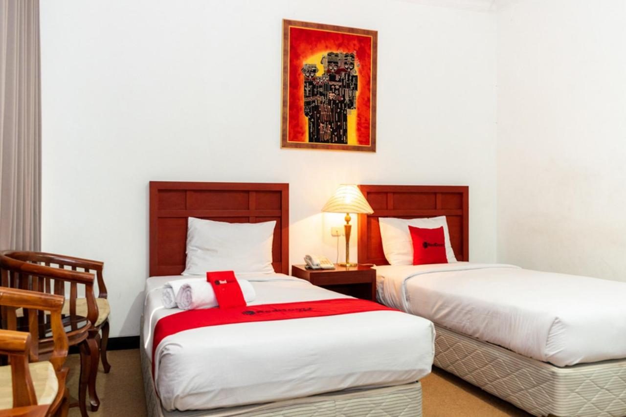 Reddoorz Plus Syariah Near Java Supermall Semarang 2 Ngoại thất bức ảnh